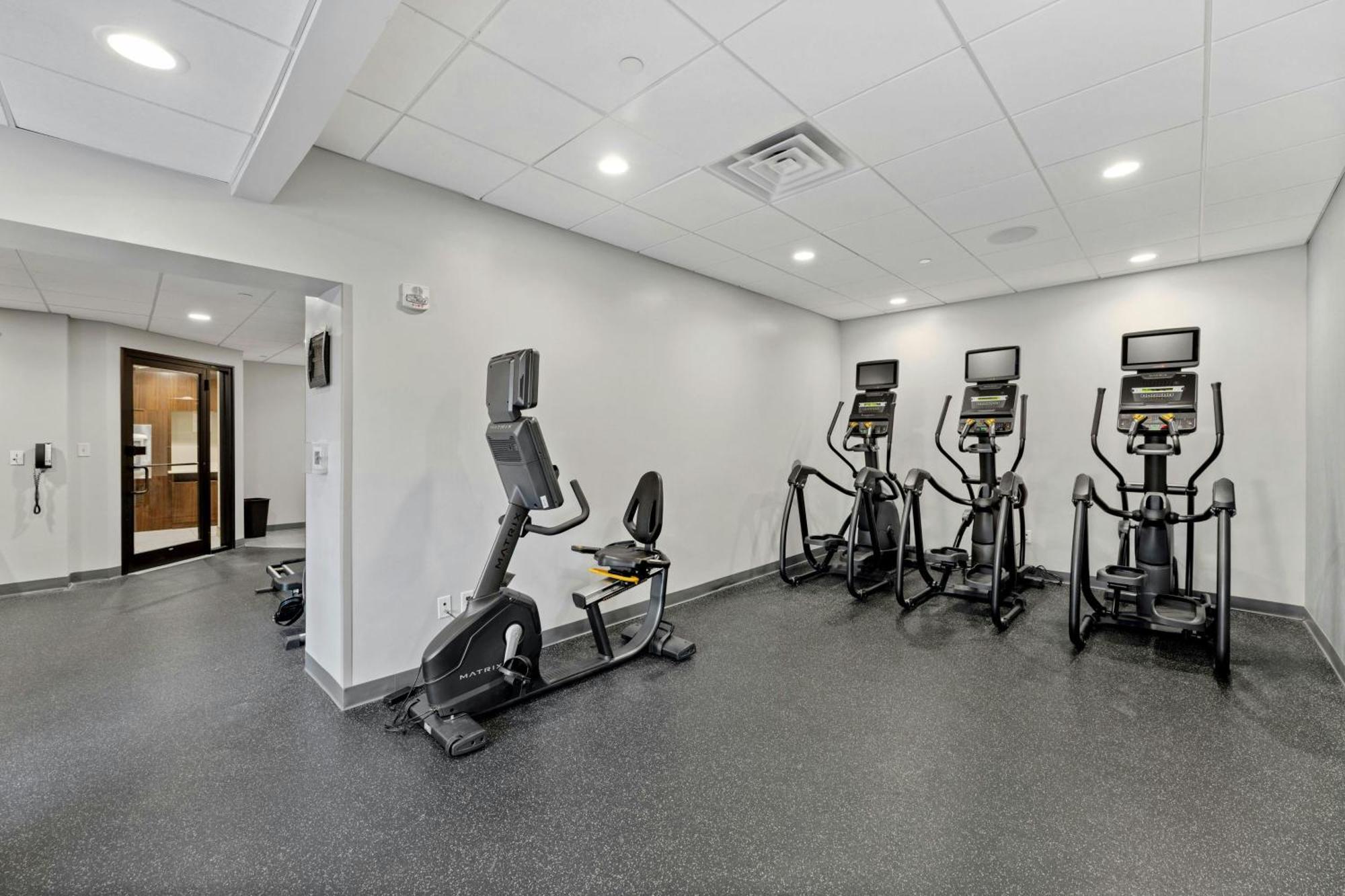 Delta Hotels By Marriott Mount Pleasant Расин Экстерьер фото