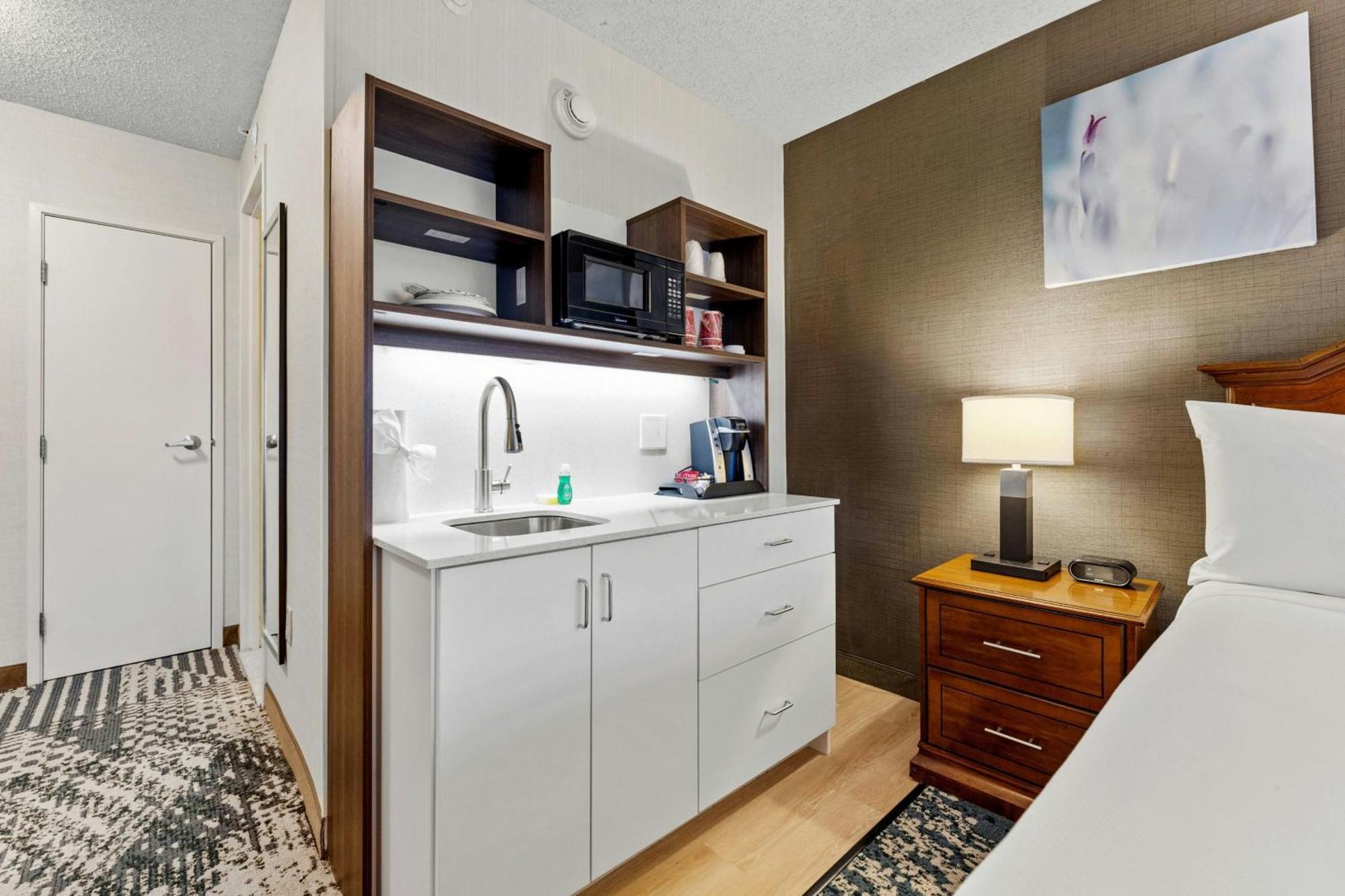 Delta Hotels By Marriott Mount Pleasant Расин Экстерьер фото